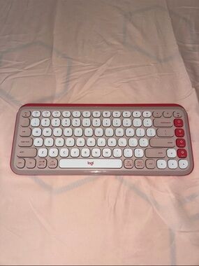 Logitech Wireless Compact Keyboard in Pink and White